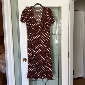 Super cute and flattering polka dot reformation dress